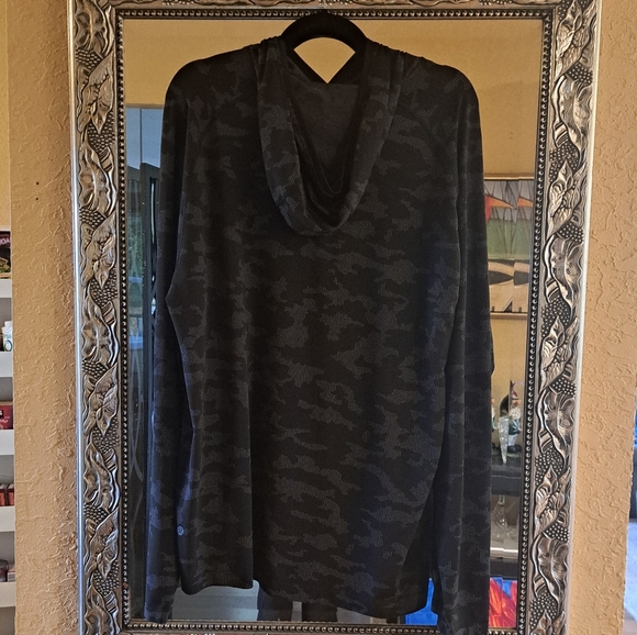 LULULEMON ATHLETICA Black Camouflage Long Sleeve Hoodie - Picture 2 of 6